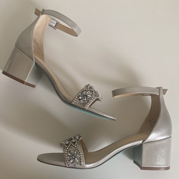 Betsey Johnson Mel Bejeweled Ankle Strap Block Heel Sandals in Silver Size 6 NEW - Picture 12 of 14